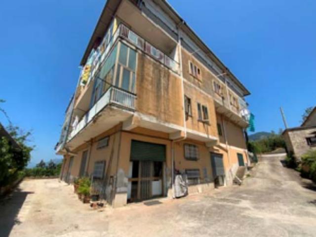 Locale Commerciale in vendita a Torello, Montecorvino Rovella