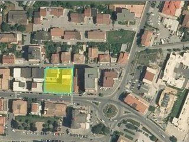 Locale Commerciale in vendita a Pontecagnano, Campania