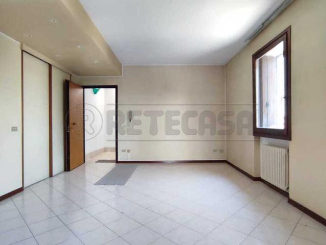 Appartamento in affitto a Zugliano, Veneto