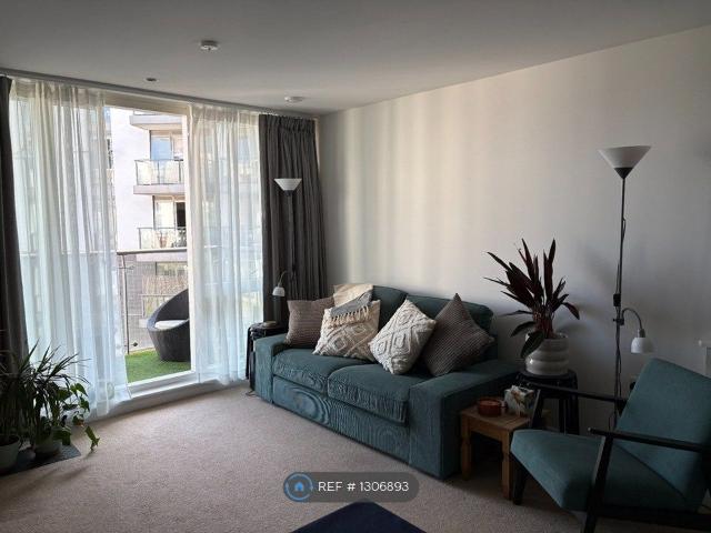 House for rent in London Borough of Hounslow, Greater London