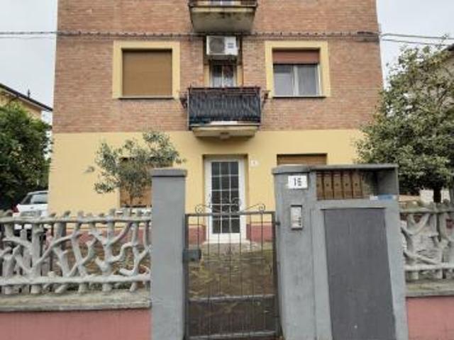 Pentalocale in vendita a Modena