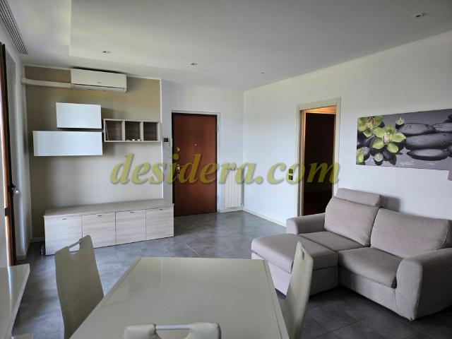 Villa Indipendente in affitto a Mercallo, Lombardia
