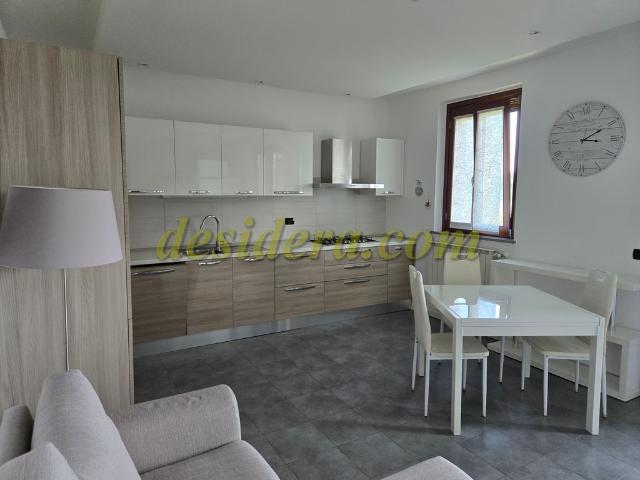 Villa Indipendente in affitto a Mercallo, Lombardia