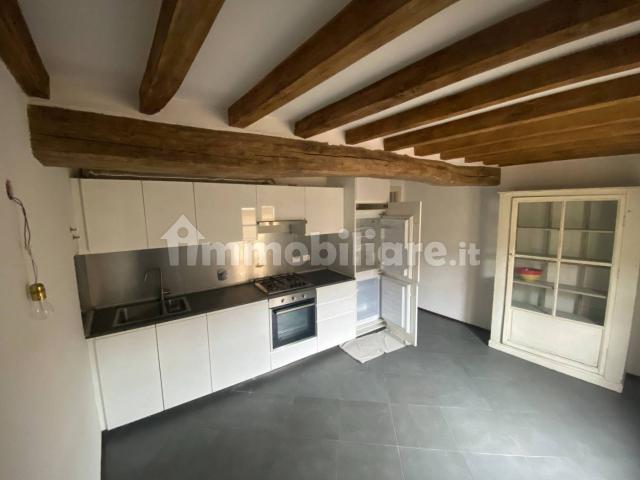 Appartamento in affitto a San Pietro città, Re