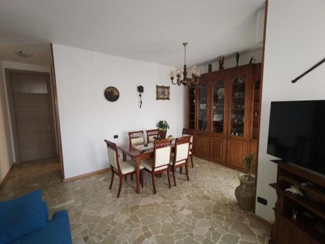 Appartamento in vendita a Meda, Lombardia