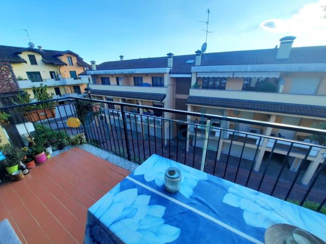 Appartamento in vendita a Bareggio, Lombardia
