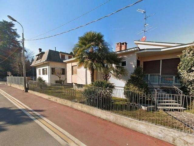 Appartamento in affitto a Barlassina, Monza e della Brianza