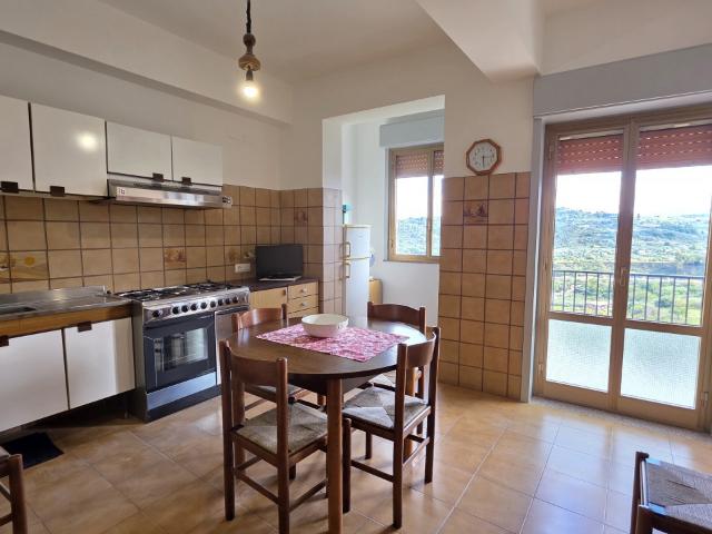 Appartamento in vendita a Santa Lucia Di, Sicilia