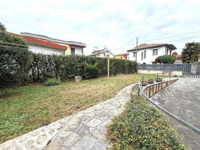 Appartamento in affitto a Albiate, Lombardia