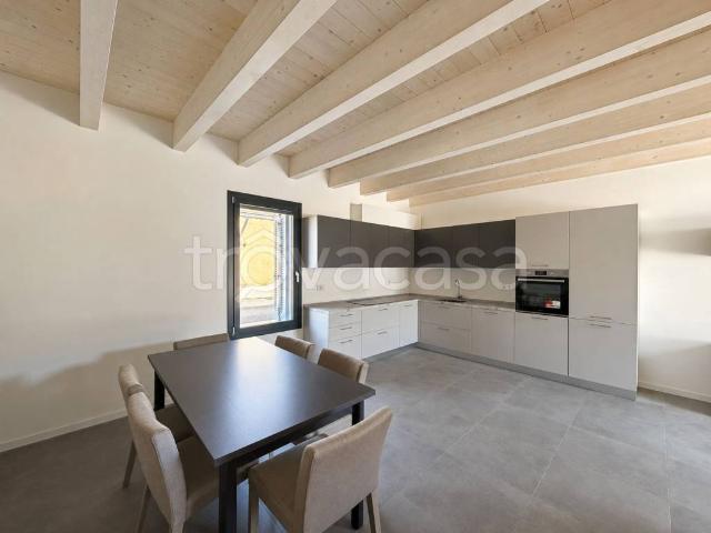 Appartamento in affitto a Castrezzato, Lombardia