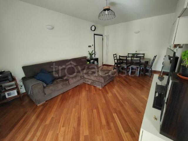 Appartamento in affitto a Boschetto, Desio