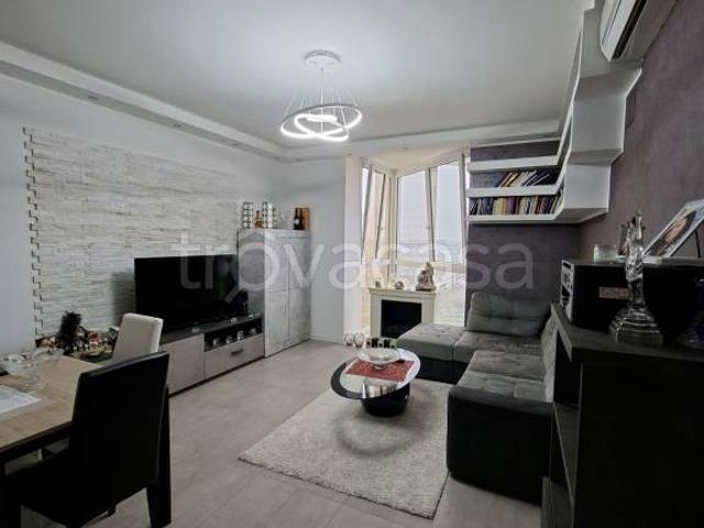 Appartamento in affitto a Municipio 9, Milano