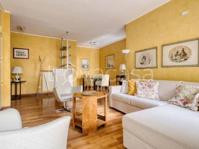 Appartamento in affitto a Centro storico, Milano