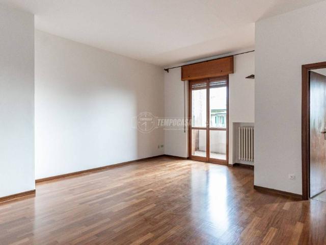 Appartamento in affitto a Cazzaniga, Monza