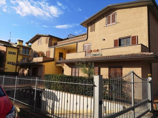 Appartamento in affitto a Castel del Piano, Cenerente