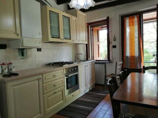Appartamento in affitto a Varano De' Melegari, Reggio Emilia