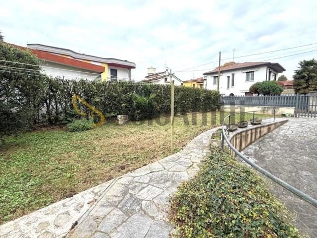 Appartamento in affitto a Albiate, Lombardia
