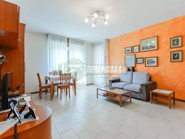 Appartamento in vendita a Bernareggio, Lombardia