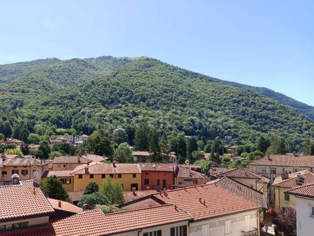 Appartamento in vendita a Canzo, Lombardia