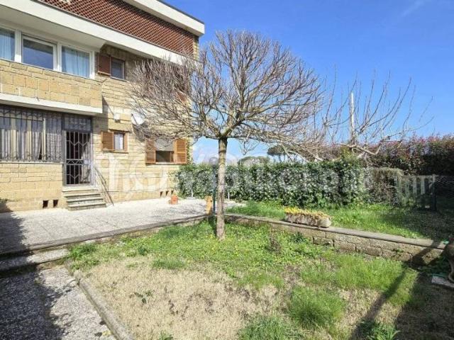 Appartamento in vendita a Capodimonte, Lazio