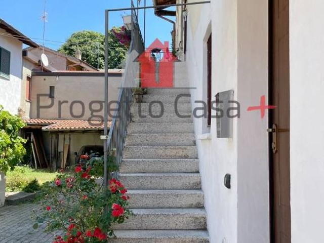 Appartamento in vendita a Carnago, Lombardia