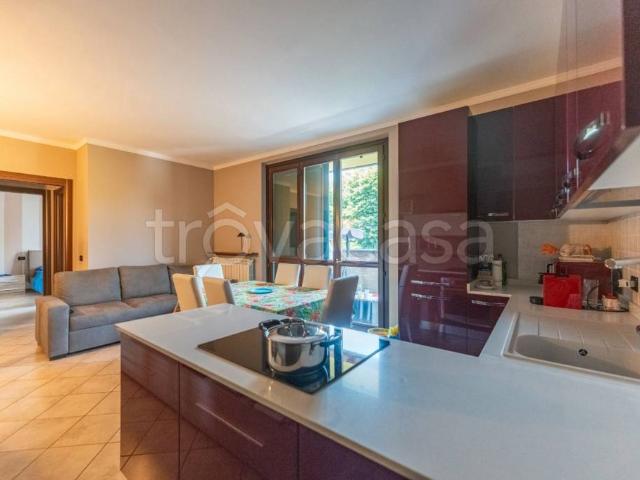 Appartamento in vendita a Carpiano, Lombardia