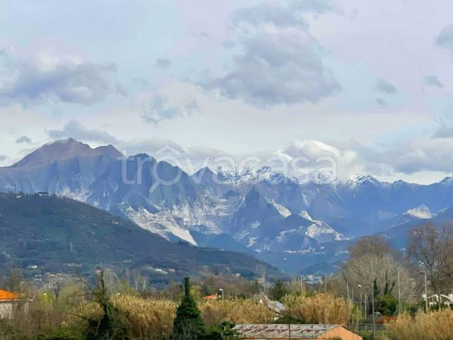 Appartamento in vendita a Carrara, Toscana