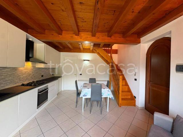 Appartamento in vendita a Clusone, Lombardia