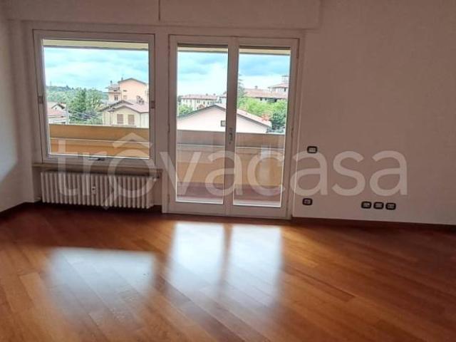 Appartamento in vendita a Castello Di Brianza, Lombardia
