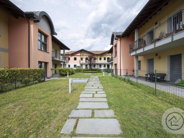 Appartamento in vendita a Daverio, Lombardia