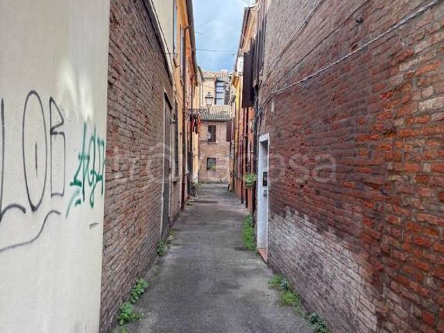 Appartamento in vendita a Ferrara, Reggio Emilia