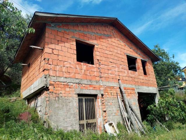 Appartamento in vendita a Follo, Liguria