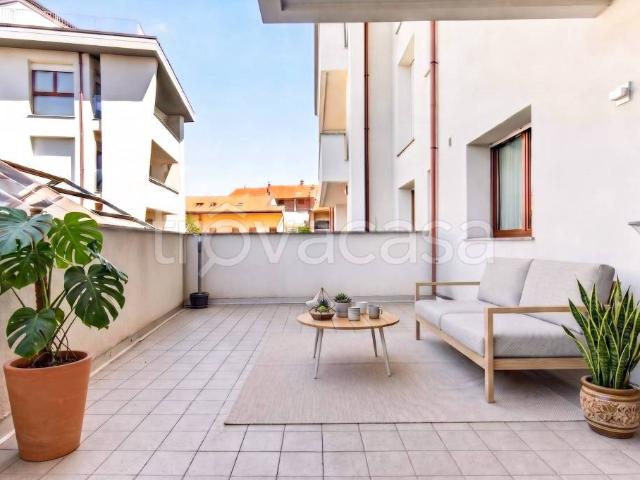 Appartamento in vendita a Giussano, Lombardia
