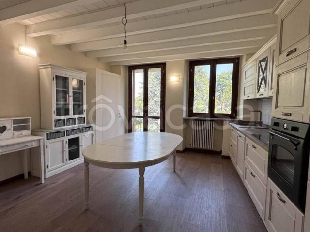 Appartamento in vendita a Lesmo, Lombardia