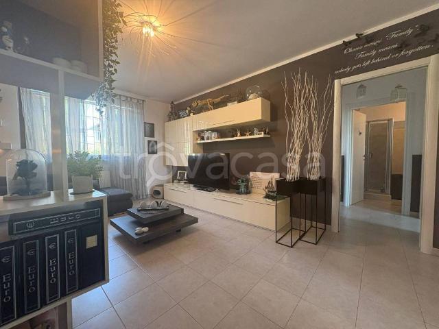 Appartamento in vendita a Linarolo, Lombardia