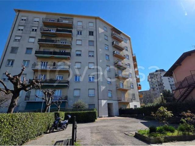 Appartamento in vendita a Lipomo, Lombardia
