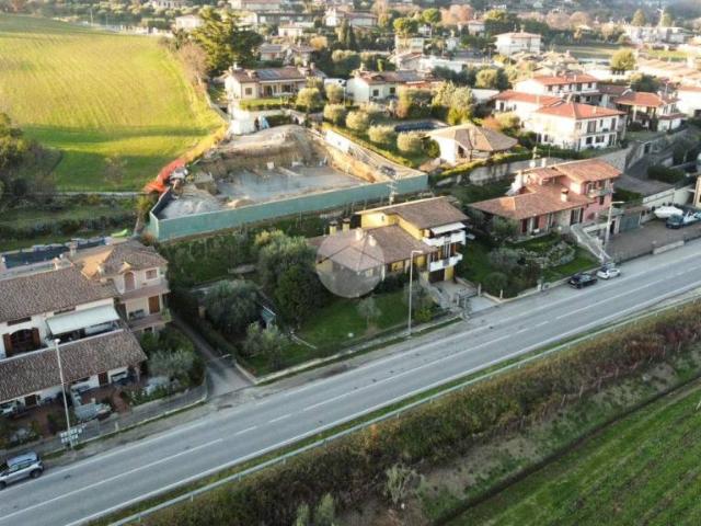 Villa Indipendente in vendita a Lonato, Brescia