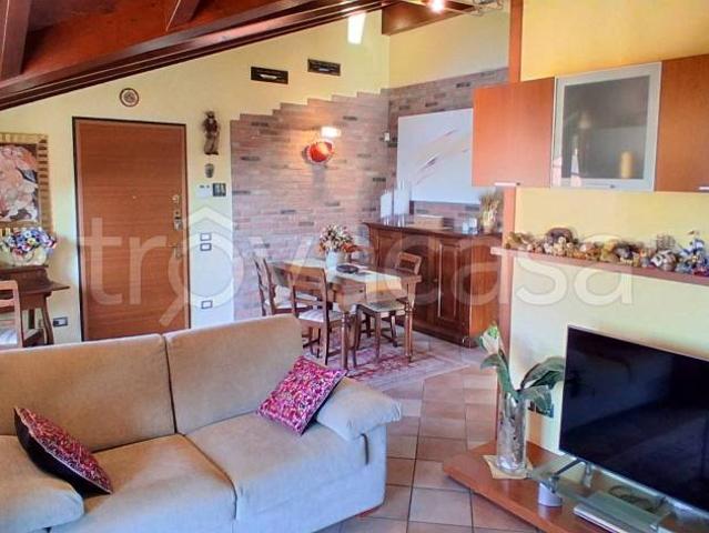 Appartamento in vendita a Robbiate, Lecco
