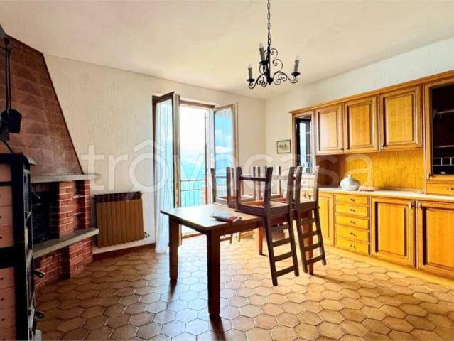Appartamento in vendita a Rogno, Lombardia