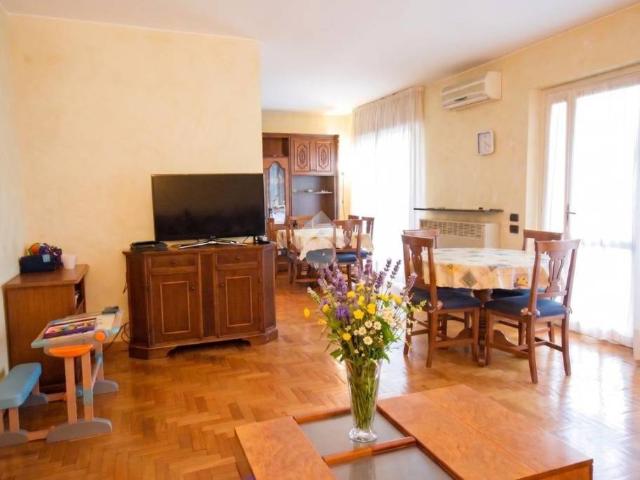 Appartamento in vendita a Seregno, Lombardia