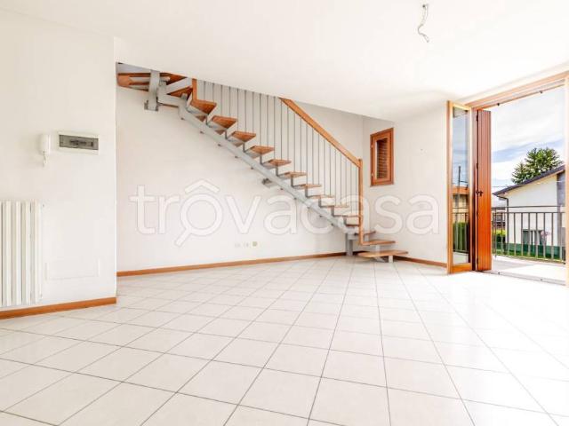 Appartamento in vendita a Tradate, Lombardia