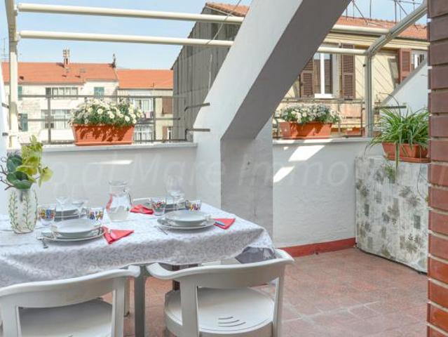 Appartamento in vendita a Vado Ligure, Liguria