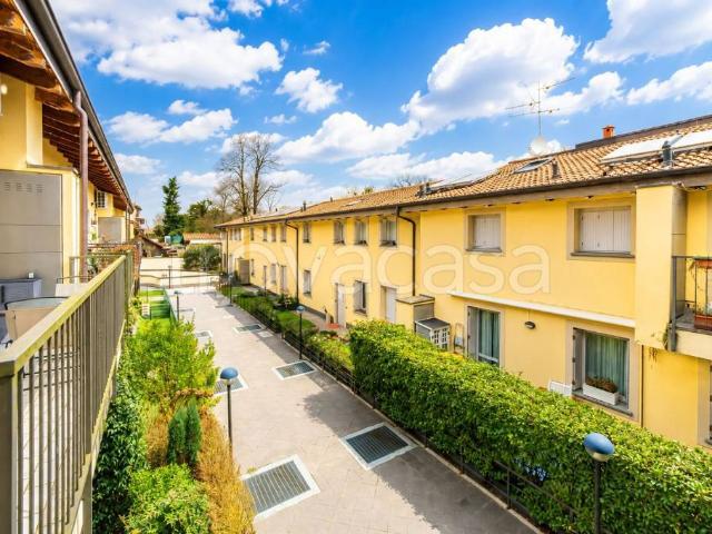 Appartamento in vendita a Lesmo, Lombardia