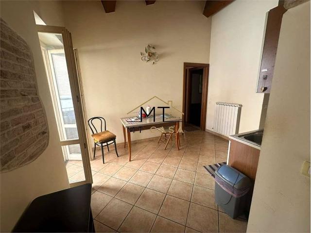 Appartamento in affitto a Centro storico, Marche