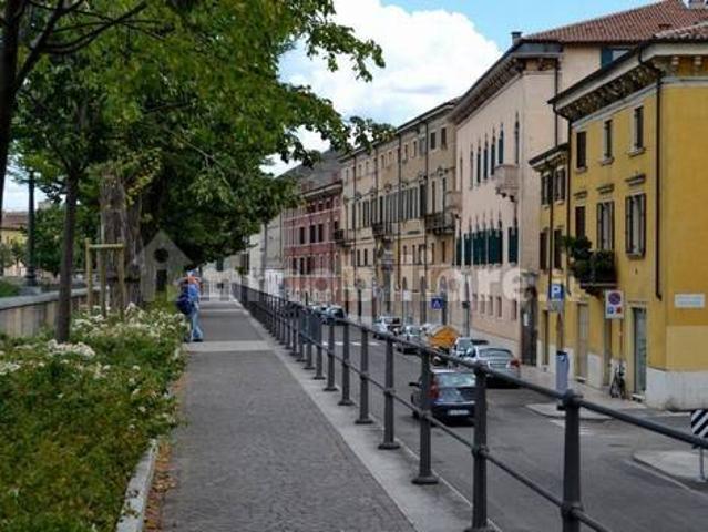 Appartamento in affitto a Centro storico, Brenzone