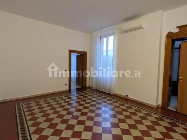 Appartamento in affitto a Desenzano Del Garda, Lombardia