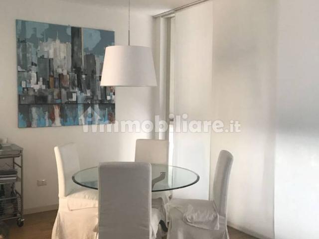 Appartamento in affitto a Centro Direzionale, Prato