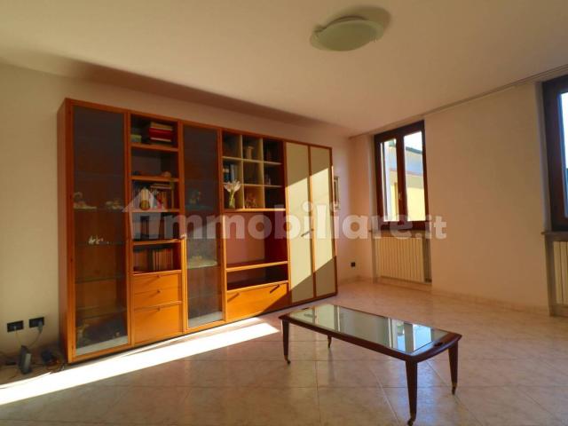Appartamento in affitto a Buscate, Milano