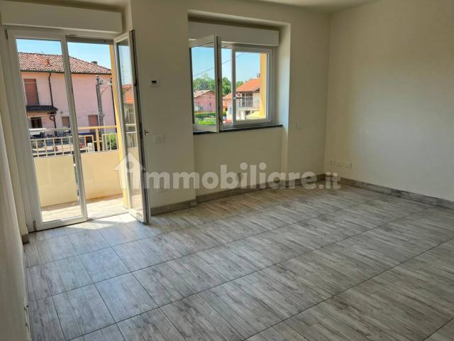Appartamento in affitto a Brenna, Lombardia
