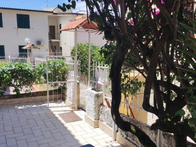 Appartamento in affitto a La Petrosa, Calabria
